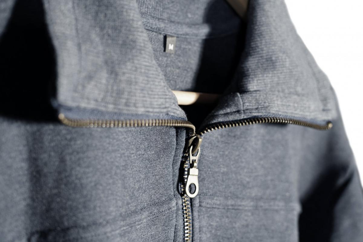 šedivá mikina zip.jpg