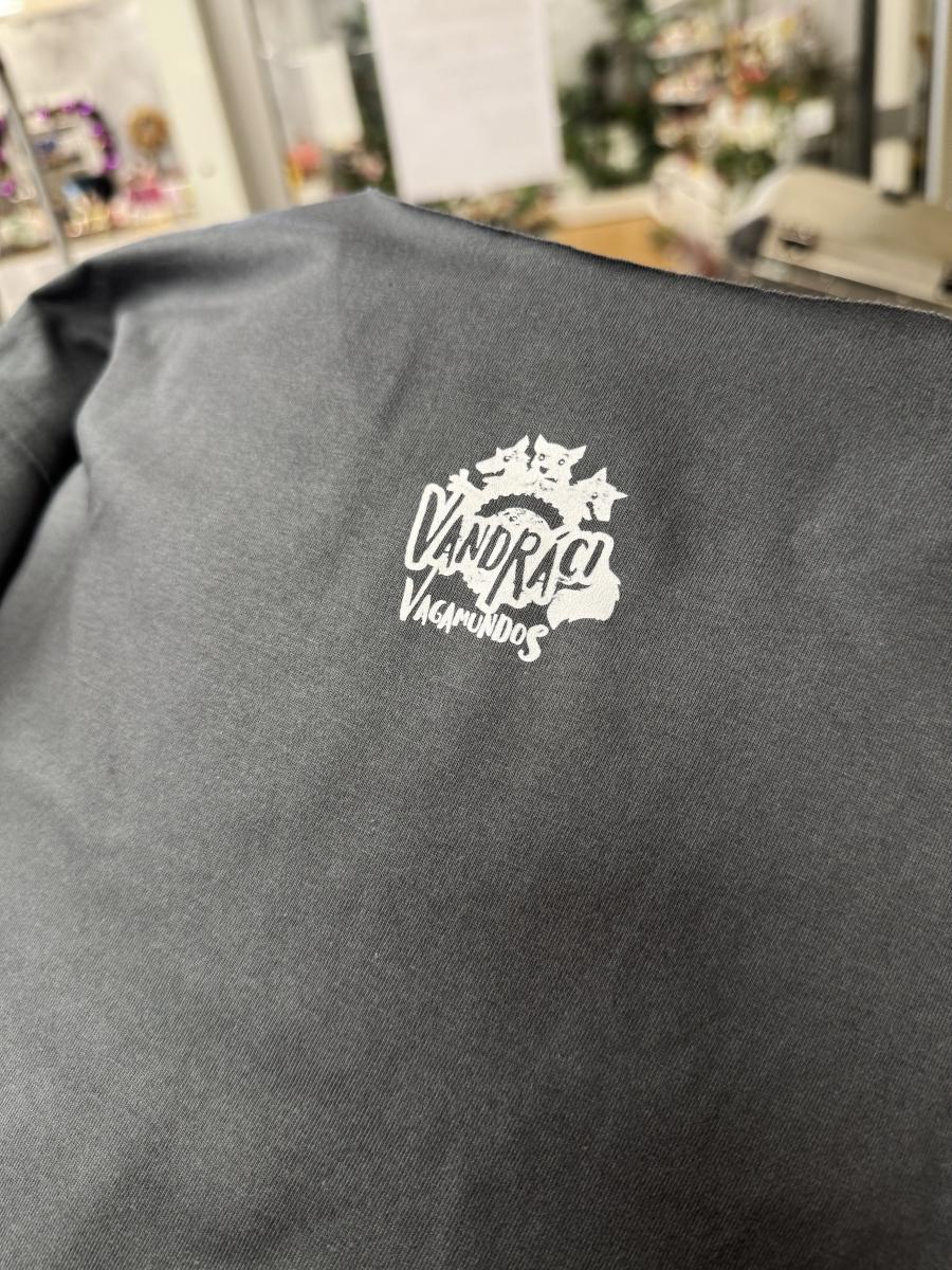 tmavě šedivá záda.jpg