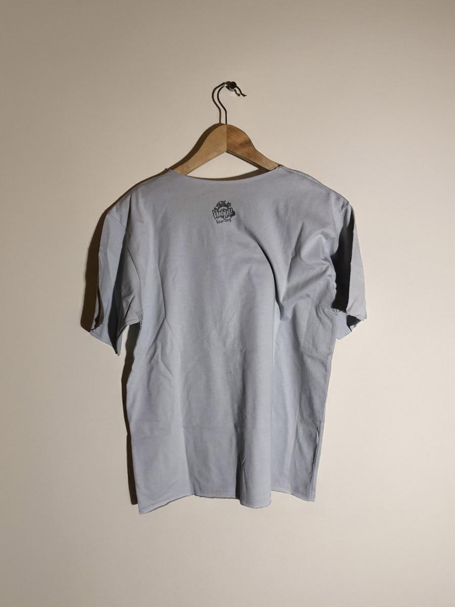 světle šedivá zadek.jpg